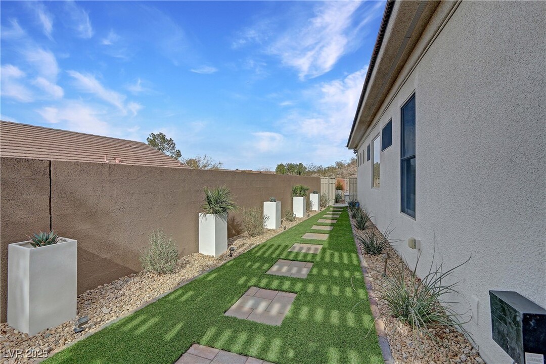 6 Gladewater Dr in Henderson, NV - Foto de edificio