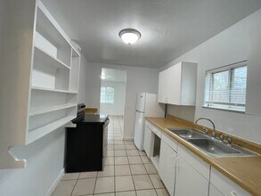 7723 Molinos Ave, Unit C in Los Molinos, CA - Building Photo - Building Photo