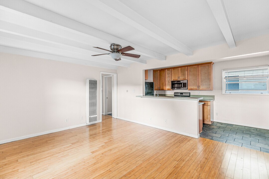 3996 Berryman Ave in Los Angeles, CA - Building Photo