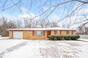 130 Buisdale Dr in Indianapolis, IN - Building Photo