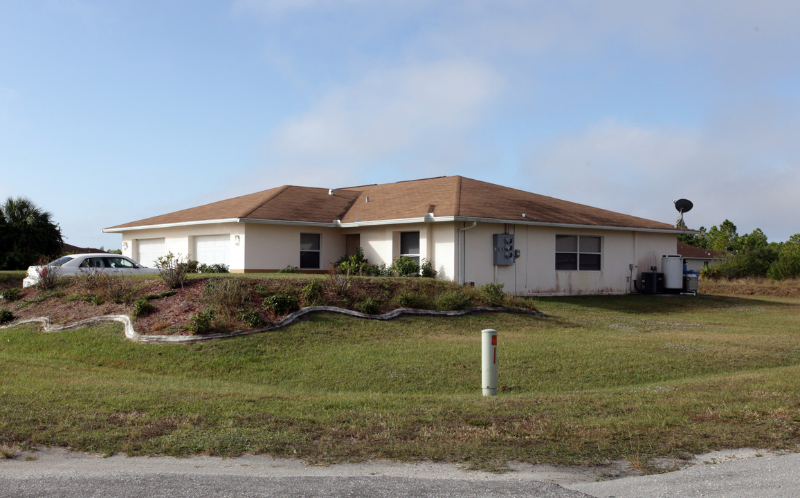 3963 20th St W in Lehigh Acres, FL - Building Photo