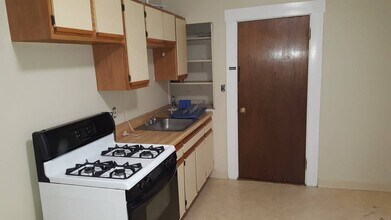 51 Trull St, Unit 1 in Somerville, MA - Building Photo - Building Photo