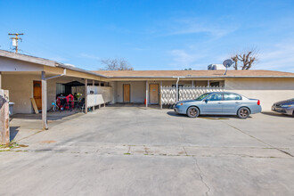 808 E Kaweah Ave in Visalia, CA - Building Photo - Building Photo