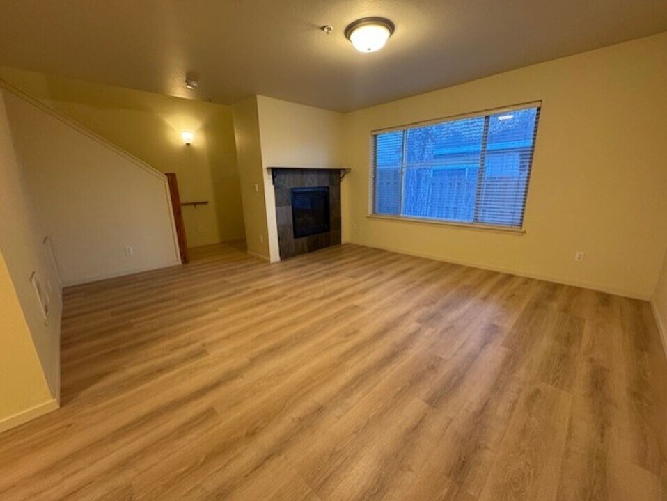 17 SW Roosevelt Ave in Bend, OR - Building Photo