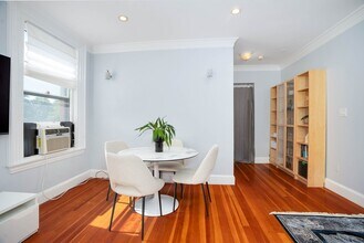 1064 Beacon St, Unit 12 in Brookline, MA - Building Photo - Building Photo