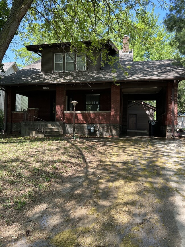 property at 605 N 9th St