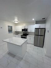 212 SW 22nd St in Fort Lauderdale, FL - Building Photo - Building Photo