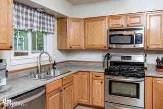 8933 Lakehurst Dr in Anchorage, AK - Building Photo - Building Photo