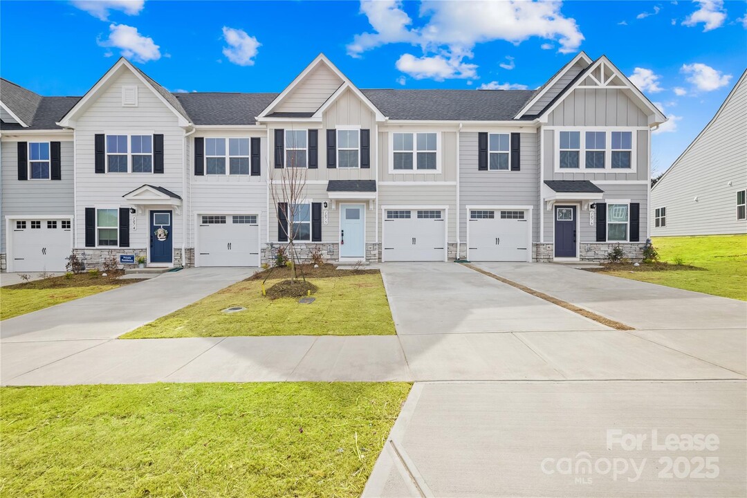 107 Jameson Pk Dr in Troutman, NC - Building Photo