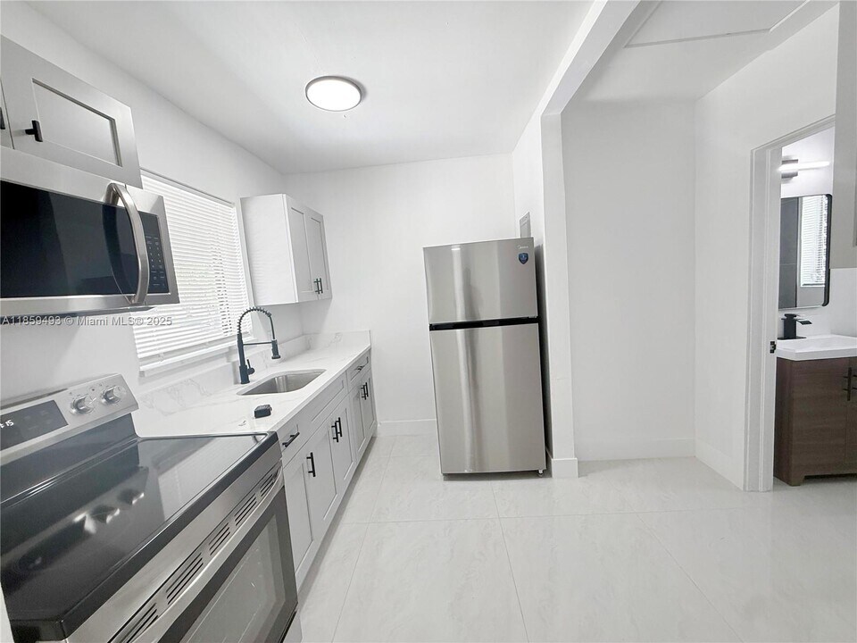 254 E Dania Beach Blvd in Dania Beach, FL - Building Photo