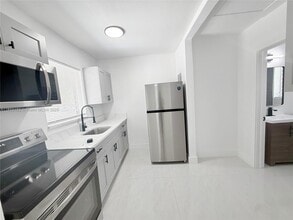 254 E Dania Beach Blvd in Dania Beach, FL - Building Photo - Building Photo