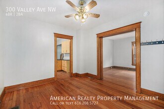 300 Valley Ave NW in Grand Rapids, MI - Building Photo - Building Photo