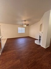 3803 W Elowin Ave in Visalia, CA - Foto de edificio - Building Photo
