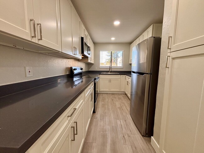 1790 Ellis St, Unit 12 in Concord, CA - Foto de edificio - Building Photo