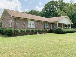 600 Garrison Rd in Pelzer, SC - Building Photo - Building Photo