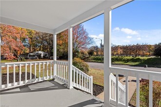 1007 E Russell Ct in Newport News, VA - Foto de edificio - Building Photo