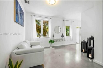 2200 Lincoln Ave in Miami, FL - Foto de edificio - Building Photo