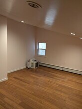 4413 65th St in Woodside, NY - Foto de edificio - Building Photo