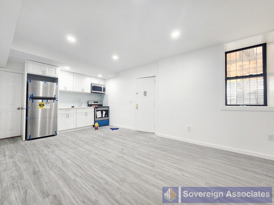112 Nagle Ave in New York, NY - Building Photo