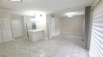 5201 NW 7th St in Miami, FL - Building Photo