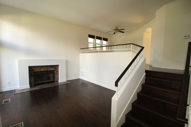 1081 Barber Ln in Ventura, CA - Building Photo - Building Photo