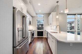 170 W Broadway in Boston, MA - Building Photo - Building Photo