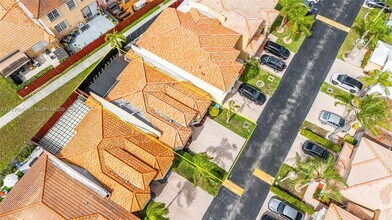 16334 SW 103rd St in Miami, FL - Foto de edificio - Building Photo