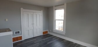 1527-1527 Exchange St in Astoria, OR - Building Photo