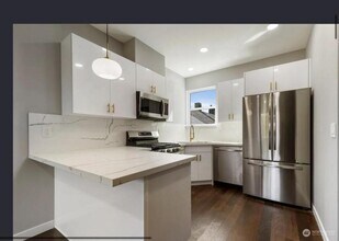 2423 SW Findlay St in Seattle, WA - Building Photo - Building Photo