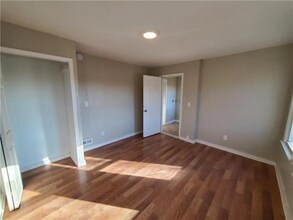 3841 Roberts St in Kansas City, MO - Building Photo - Building Photo