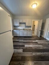 9913 Mt Auburn Ave in Cleveland, OH - Foto de edificio - Building Photo