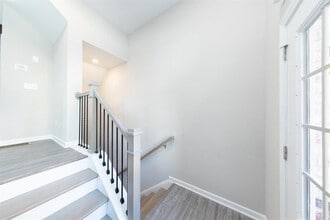 272 Commons Ave in Woodstock, GA - Foto de edificio - Building Photo