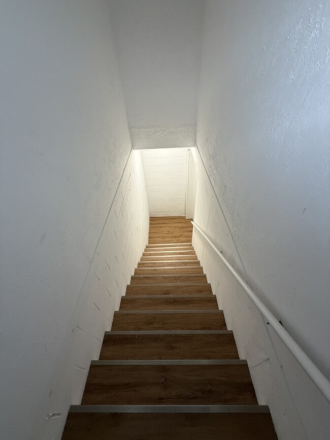 513 Bernard Ave, Unit 513 Bernard Basement Unit in Indianapolis, IN - Foto de edificio - Building Photo