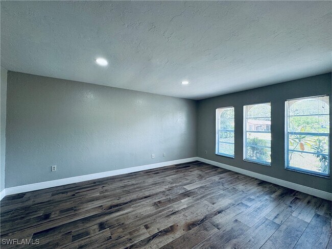 2210 Marilyn Ln in Ft. Myers, FL - Building Photo - Building Photo