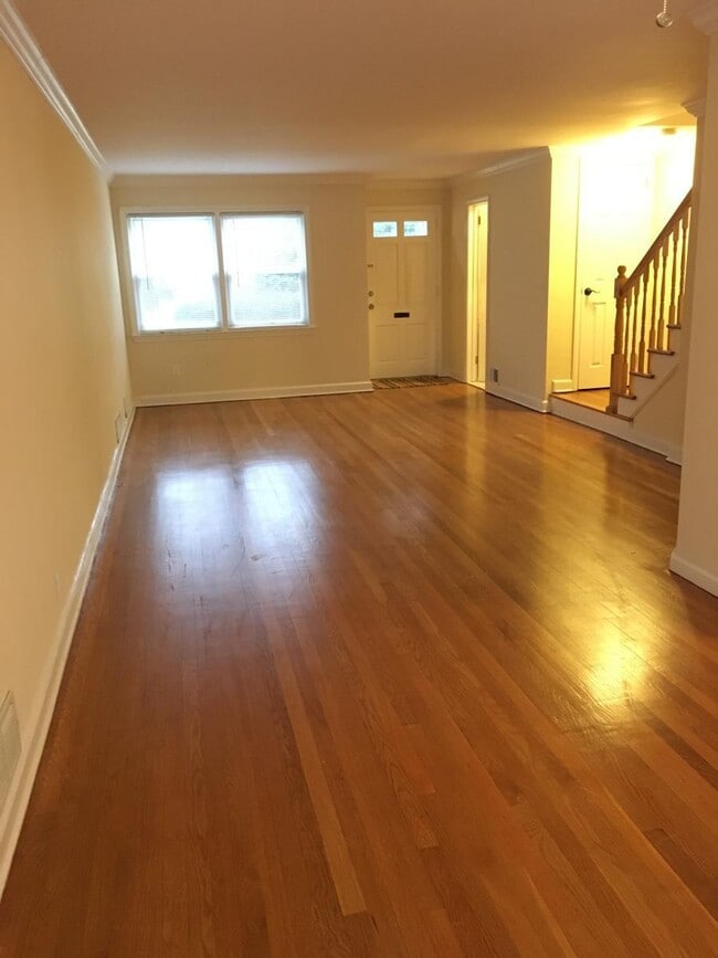 50 New England Ave, Unit A in Summit, NJ - Foto de edificio - Building Photo