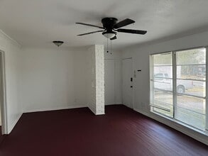 1306 Scarborough Ln in Pasadena, TX - Building Photo - Building Photo