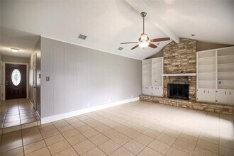 2005 Abbey Cir in Austin, TX - Building Photo - Building Photo