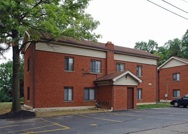 1136-1138 Cedar Ridge Ln in Covington, KY - Foto de edificio - Building Photo