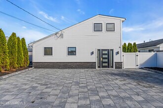320 Silver Lagoon Dr in Toms River, NJ - Building Photo - Building Photo