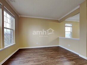 15554 Landsbrook Run E in Noblesville, IN - Foto de edificio - Building Photo