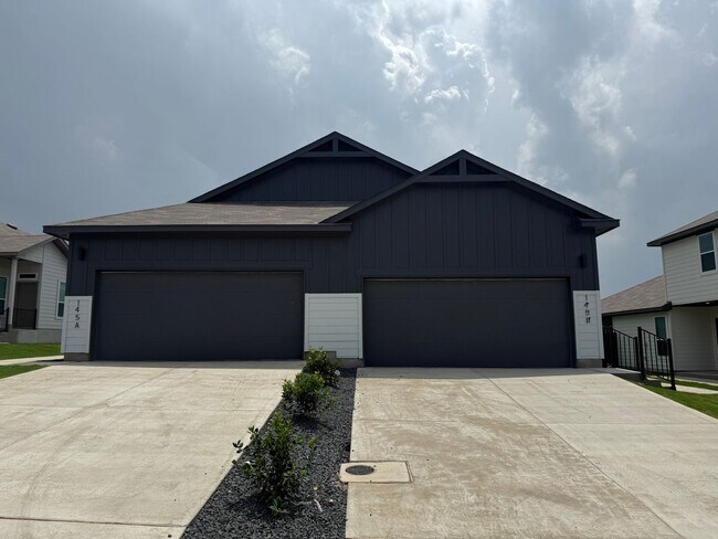 145 Schrader Dr in Buda, TX - Building Photo - Building Photo