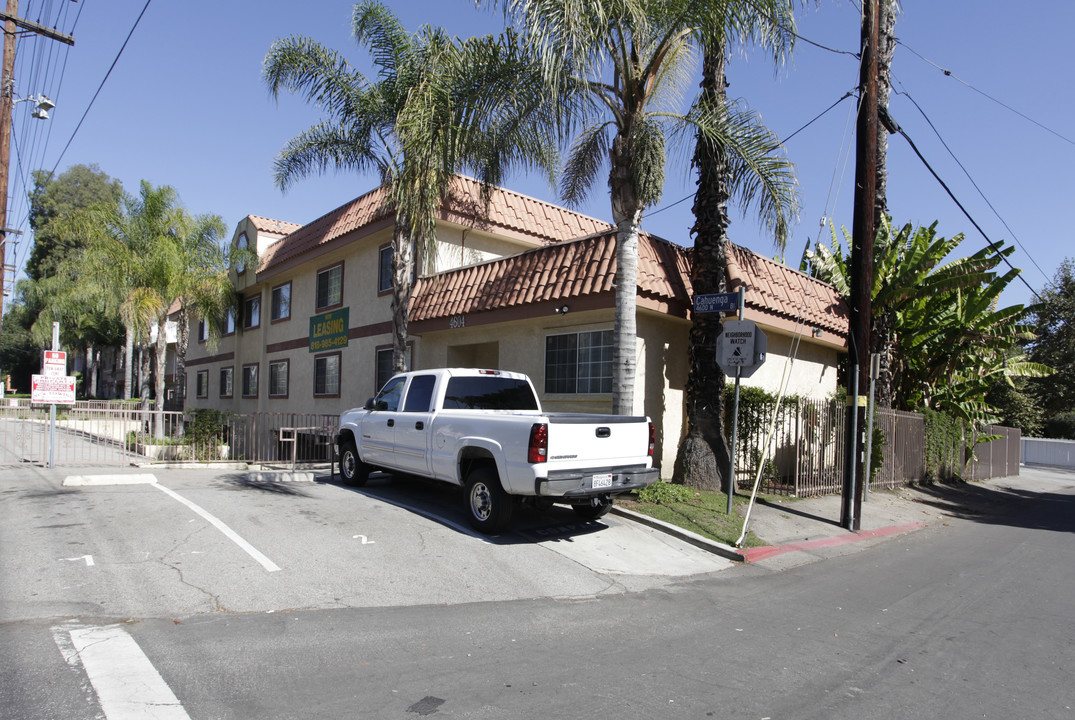 Toluca Isle Apartments in North Hollywood, CA - Foto de edificio