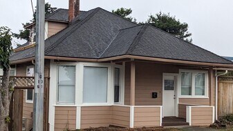 704 G St in Crescent City, CA - Building Photo