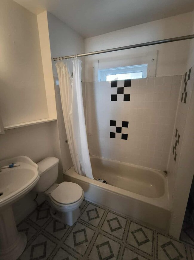 820 Butler St in Toledo, OH - Foto de edificio - Building Photo