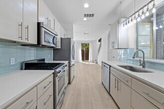 1406 S 3rd St in Austin, TX - Building Photo - Building Photo