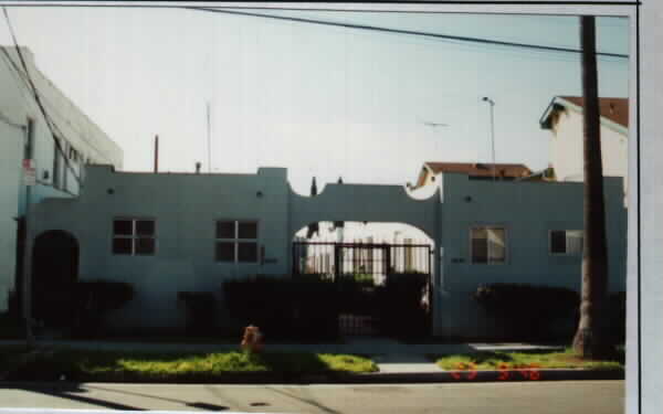 5436-5440 1/2 Fountain Ave in Los Angeles, CA - Building Photo