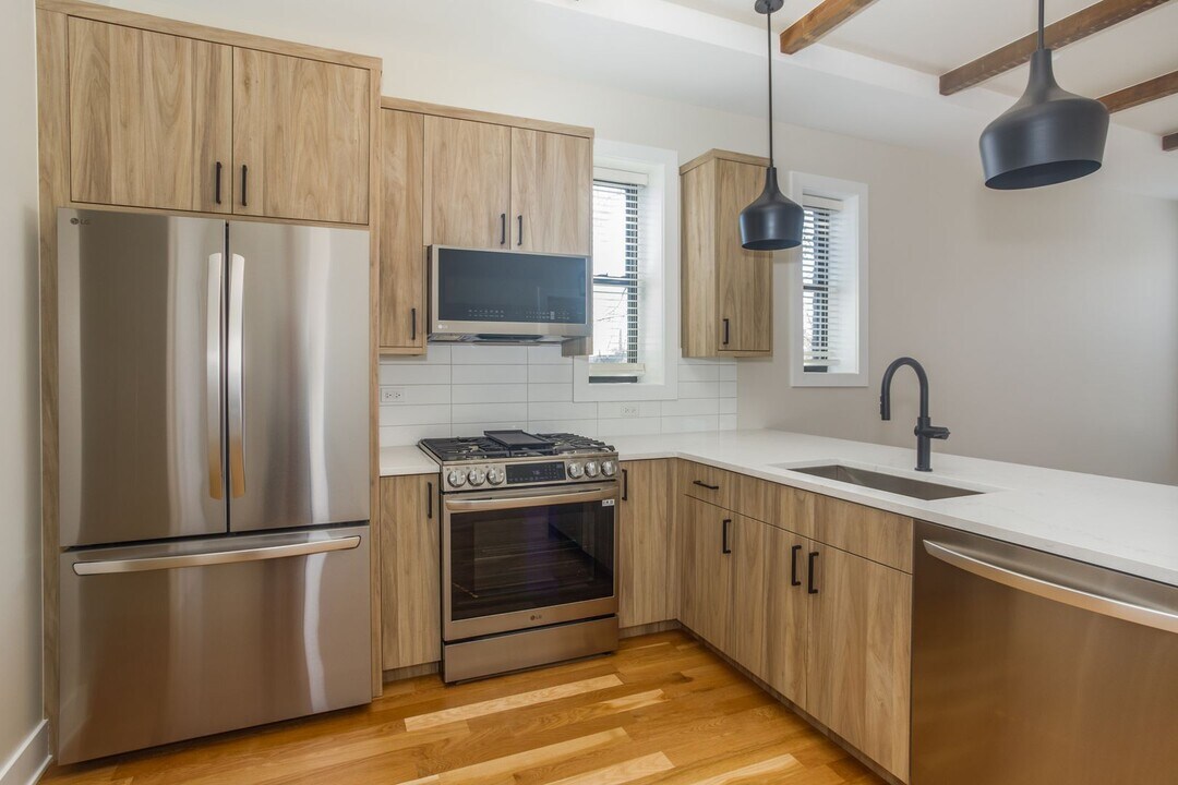 4956 N Oakley Ave, Unit 3 in Chicago, IL - Building Photo