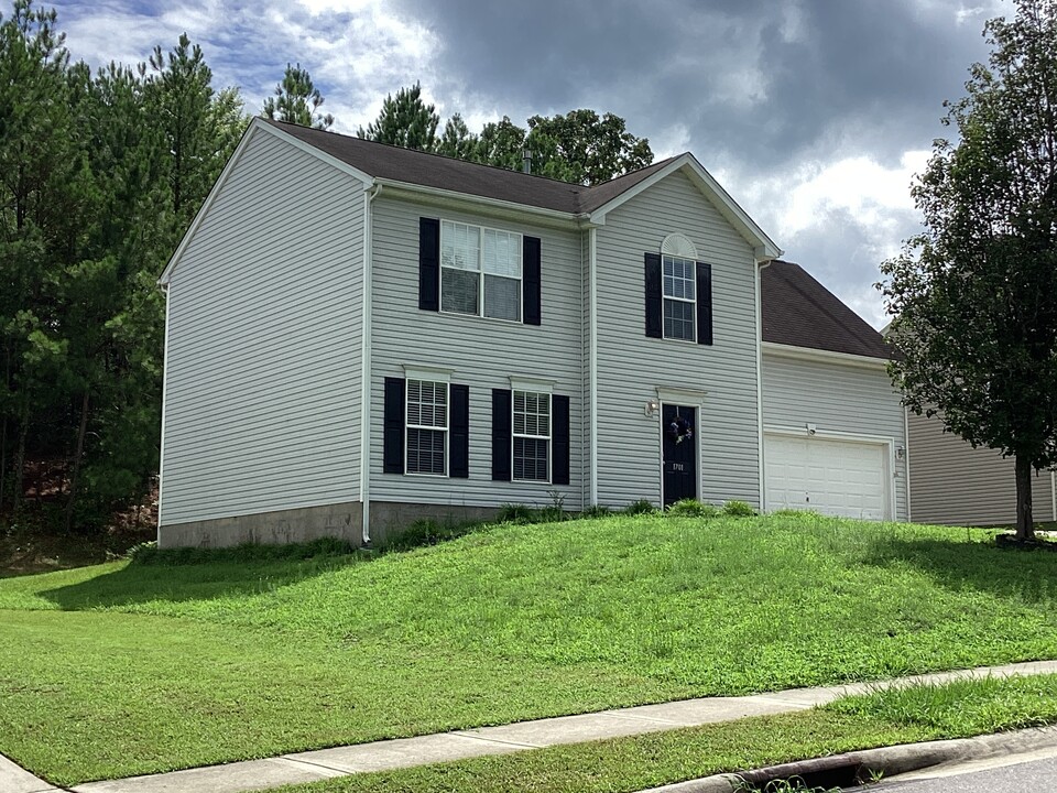 1701 Moss Creek Dr in Harrisburg, NC - Building Photo