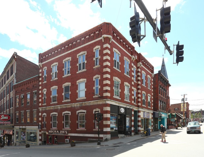 2 Elliot St