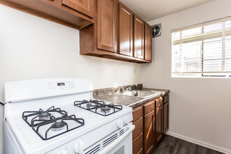 Clifton Woods Apartments in Columbus, OH - Building Photo - Interior Photo